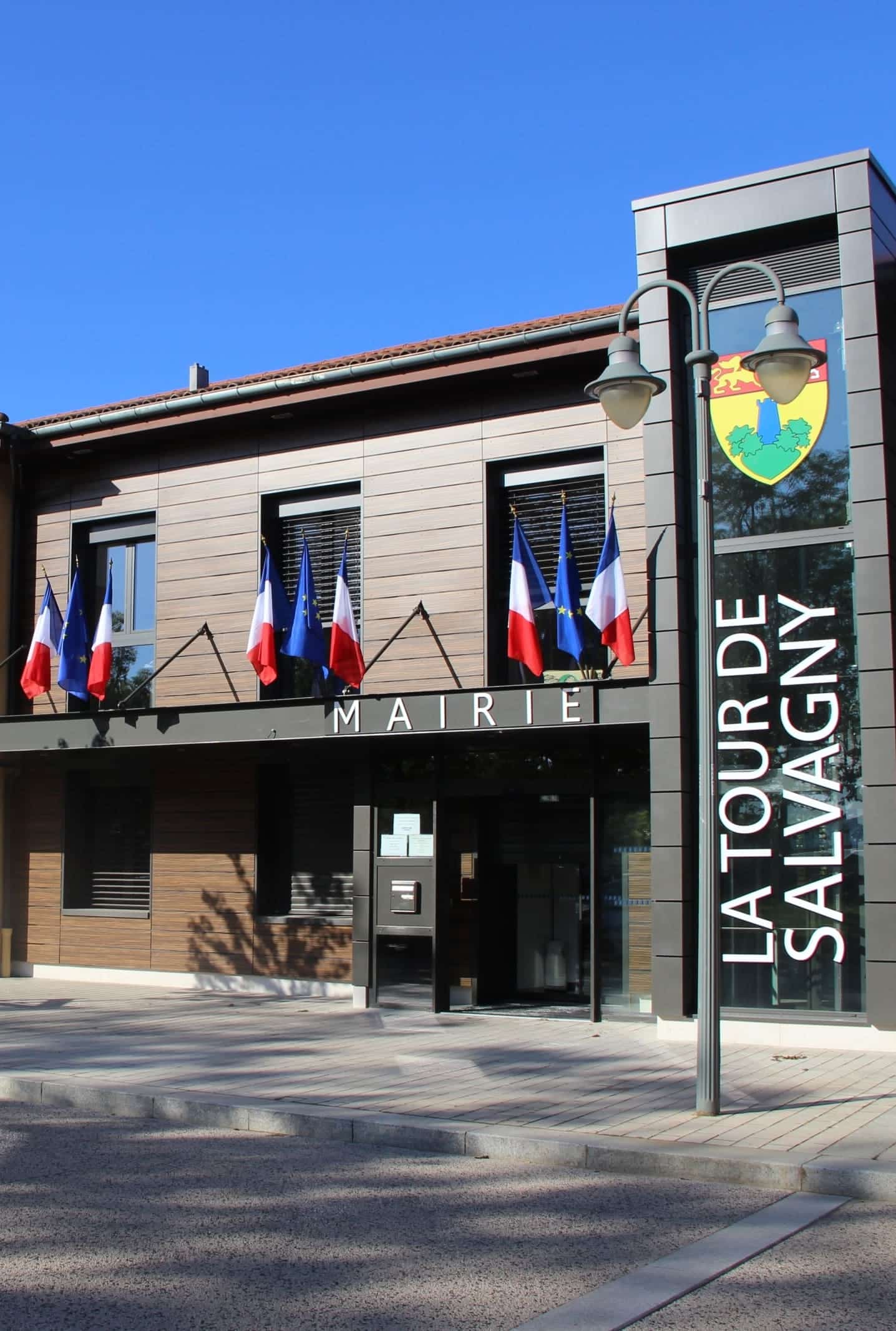 mairie la tour de salvagny passeport